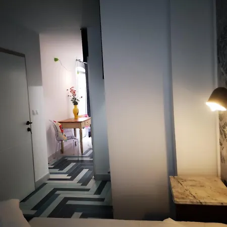 B *